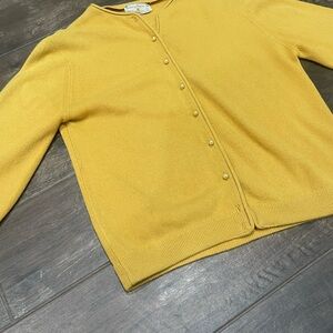 Size Small VINTAGE Classic Yellow Button-Front Women's Cardigan Sweater